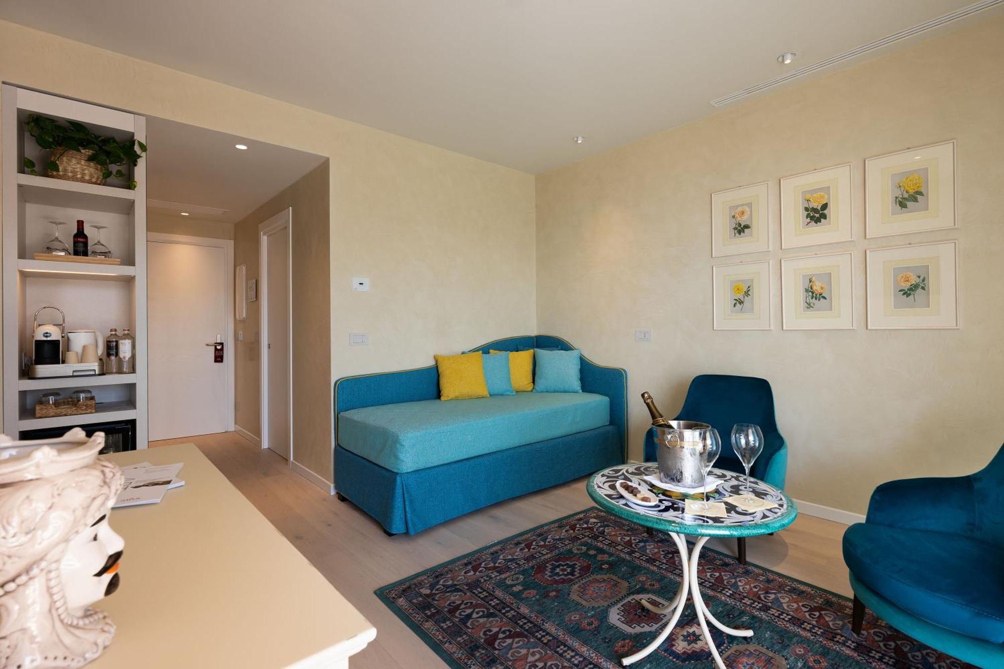 Savoy Beach Hotel & Thermal Spa Бибионе Екстериор снимка A living room in a typical apartment