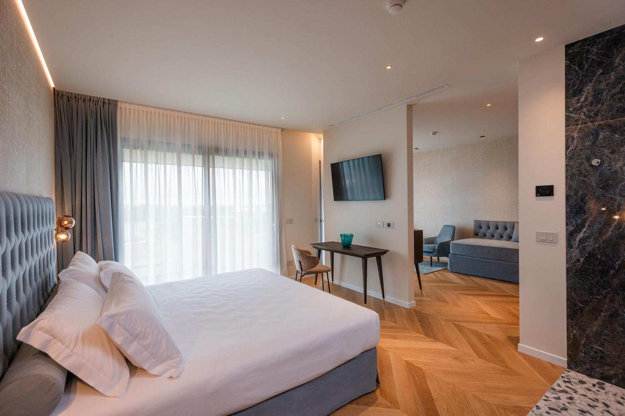 Savoy Beach Hotel & Thermal Spa Бибионе Екстериор снимка Suite