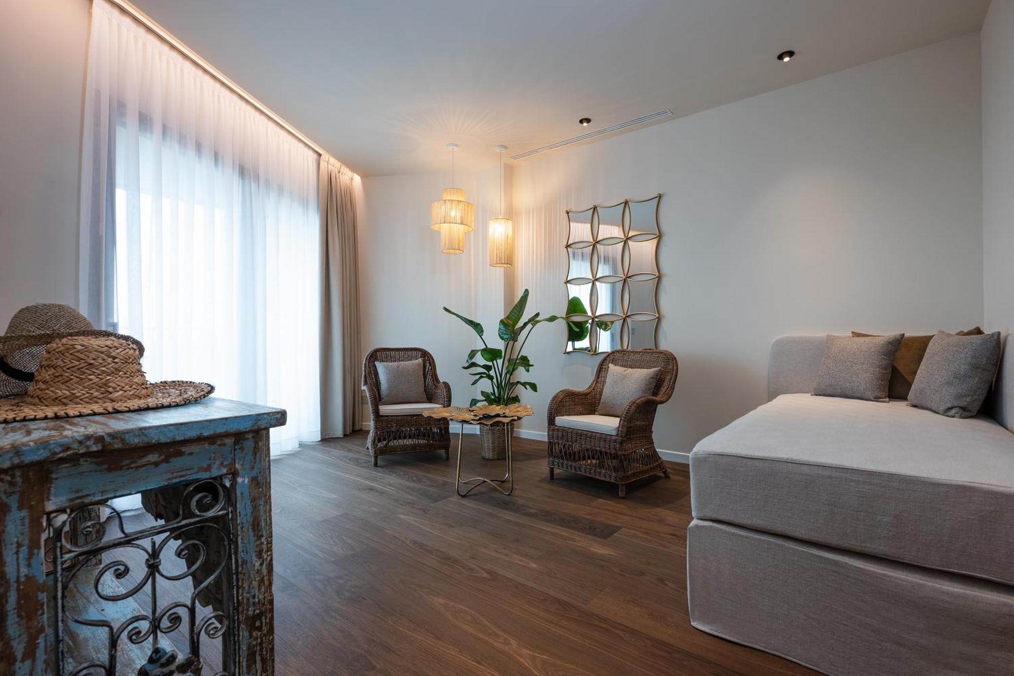 Savoy Beach Hotel & Thermal Spa Бибионе Екстериор снимка A room at the hotel
